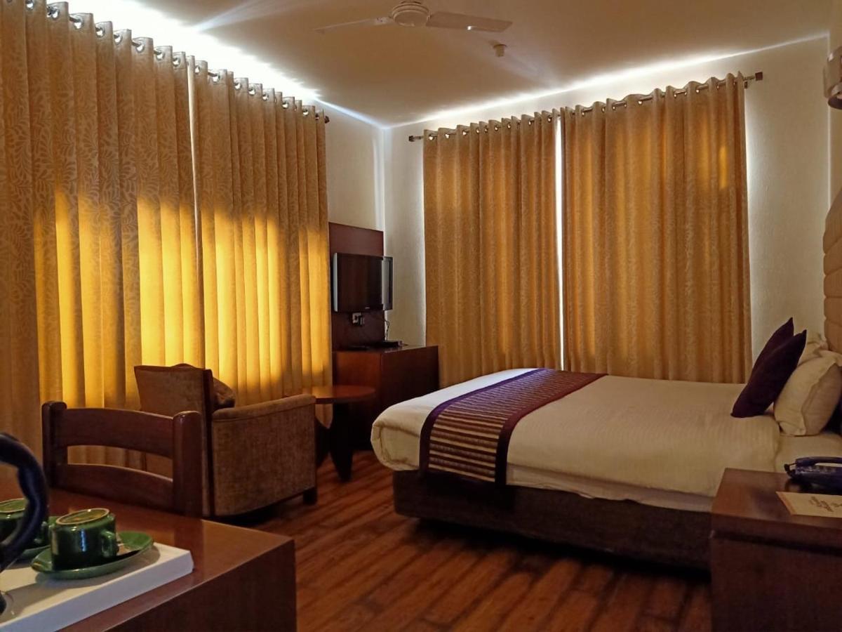 Shingar Regency Hotell Manāli Exteriör bild