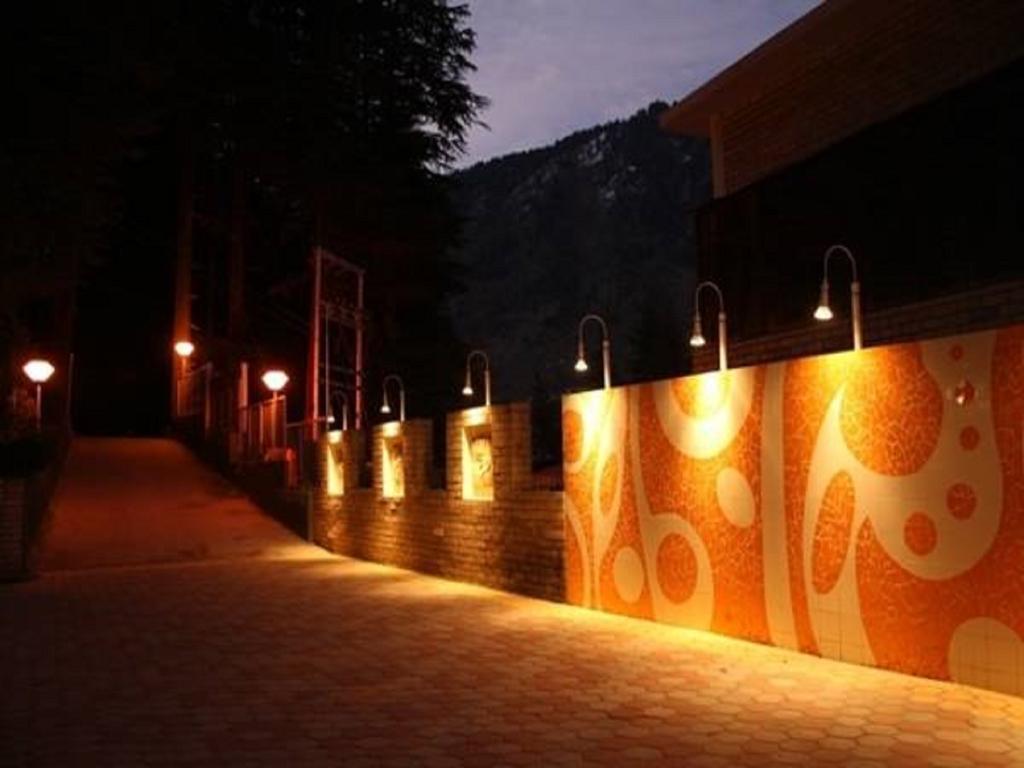 Shingar Regency Hotell Manāli Exteriör bild