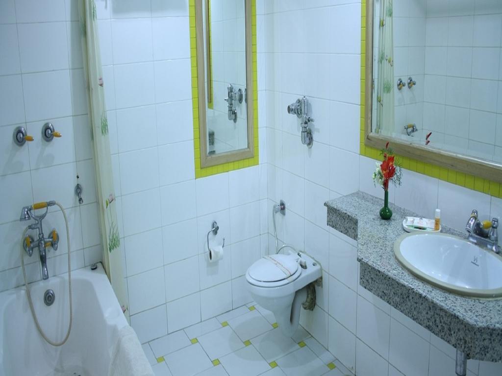 Shingar Regency Hotell Manāli Exteriör bild