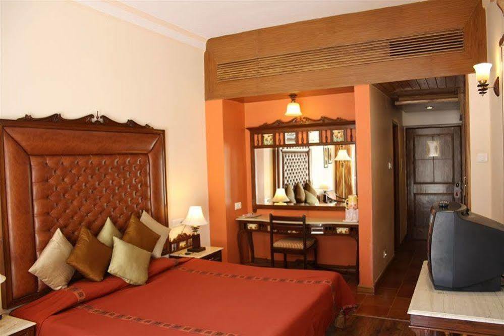 Shingar Regency Hotell Manāli Exteriör bild